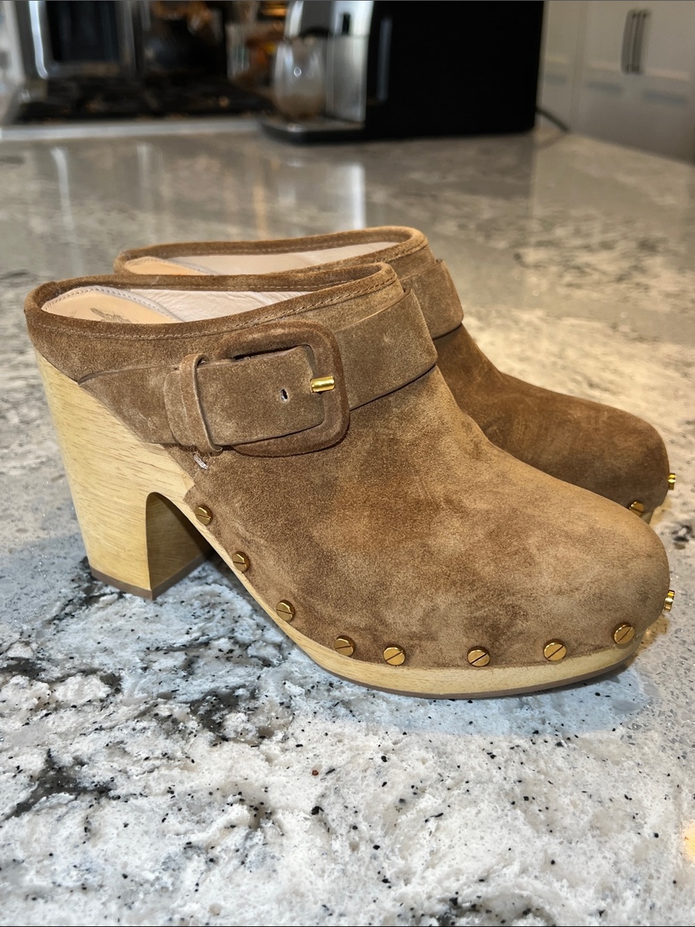 Veronica Beard Dacey Pecan Suede Clogs NWOB Size 7